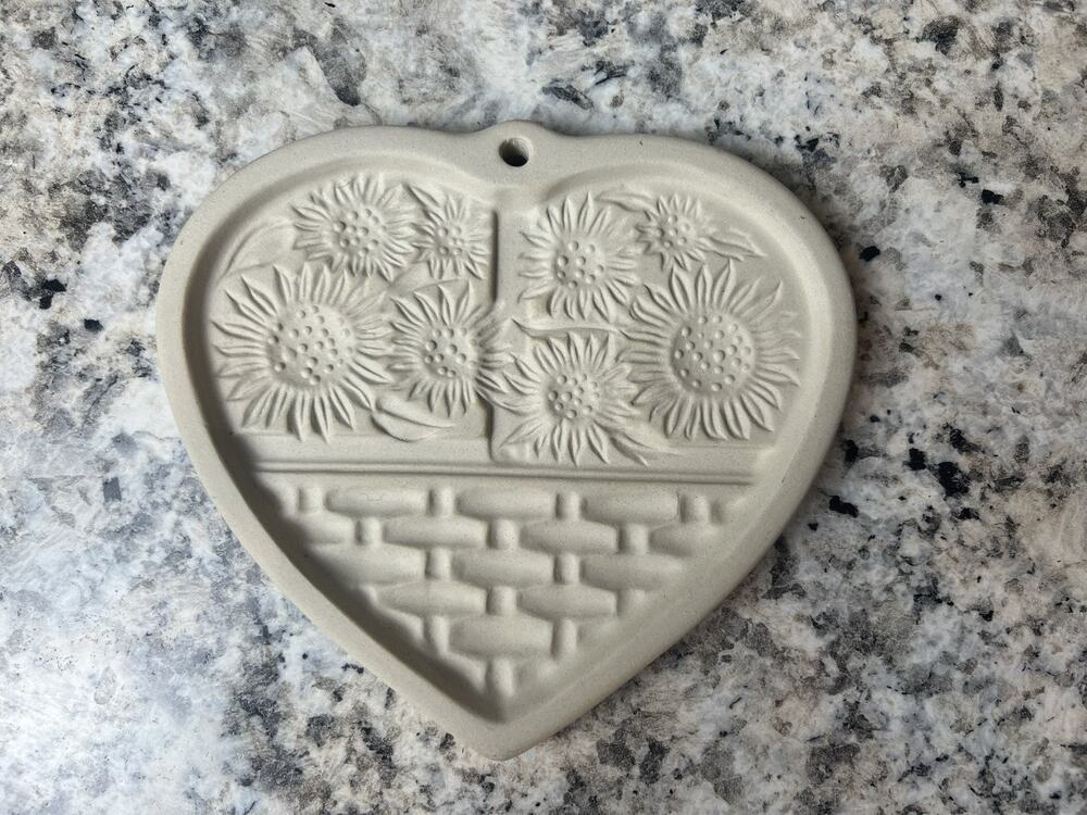 1994 Pampered Chef Sunflower Basket Stoneware Cookie Mold Cottagecore